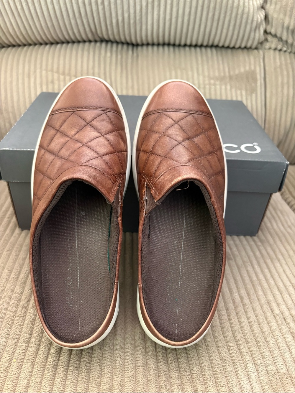 ECCO Quilted Leather Slip-On Mule in Cognac Brown Size 5-5.5 Gently Worn - Picture 3 of 5